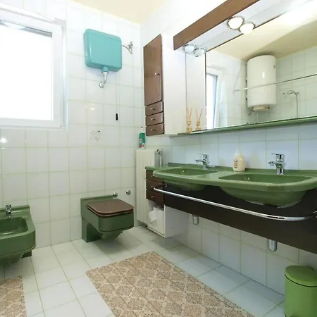 Tigo - 2 Bedrooms, 2 Bathrooms, Terrace And Big Garden Apartment