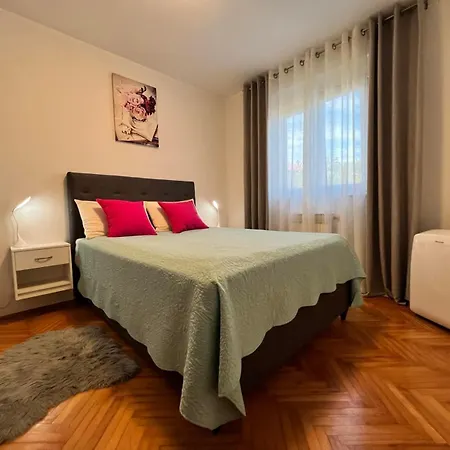 Apartment Tigo - 2 Bedrooms, 2 Bathrooms, Terrace And Big Garden