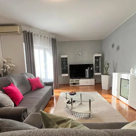 Tigo - 2 Bedrooms, 2 Bathrooms, Terrace And Big Garden Apartment *