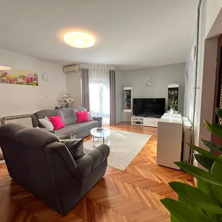 Tigo - 2 Bedrooms, 2 Bathrooms, Terrace And Big Garden *