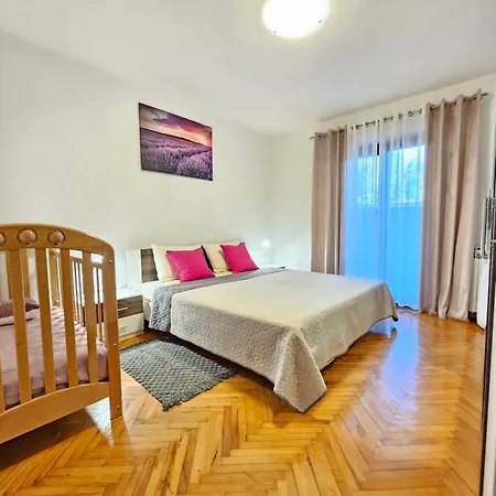 Tigo - 2 Bedrooms, 2 Bathrooms, Terrace And Big Garden Apartment