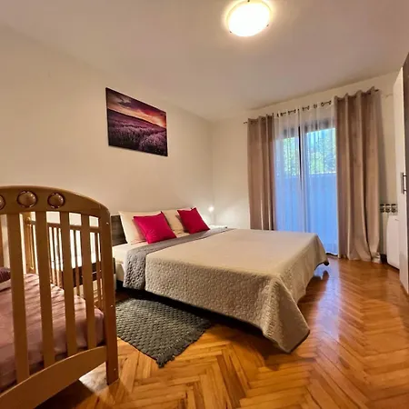 Apartment Tigo - 2 Bedrooms, 2 Bathrooms, Terrace And Big Garden