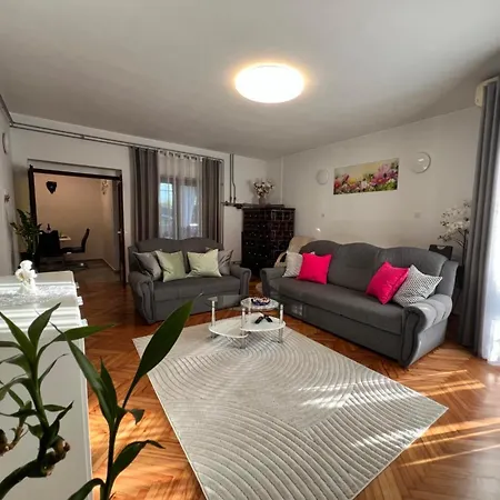 Apartment Tigo - 2 Bedrooms, 2 Bathrooms, Terrace And Big Garden *
